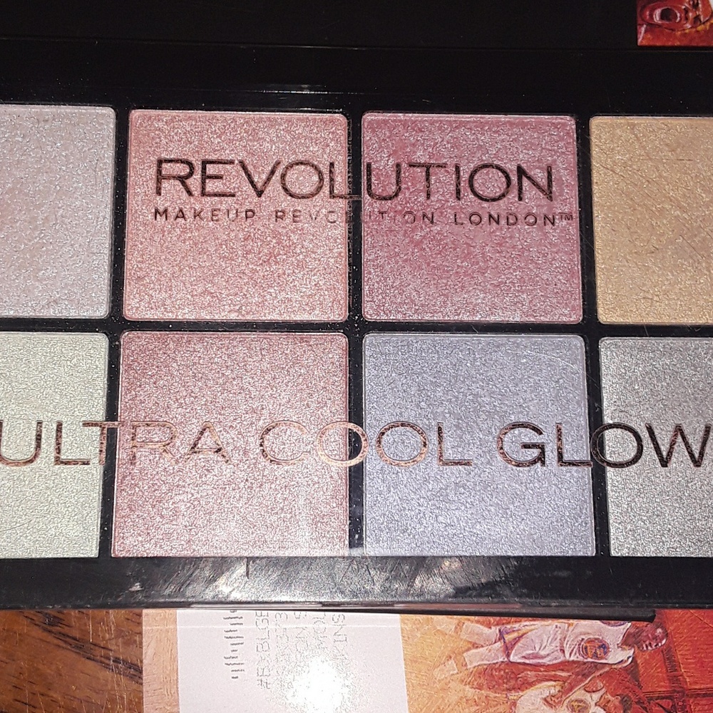 Revolution makeup ultra cool glow palette